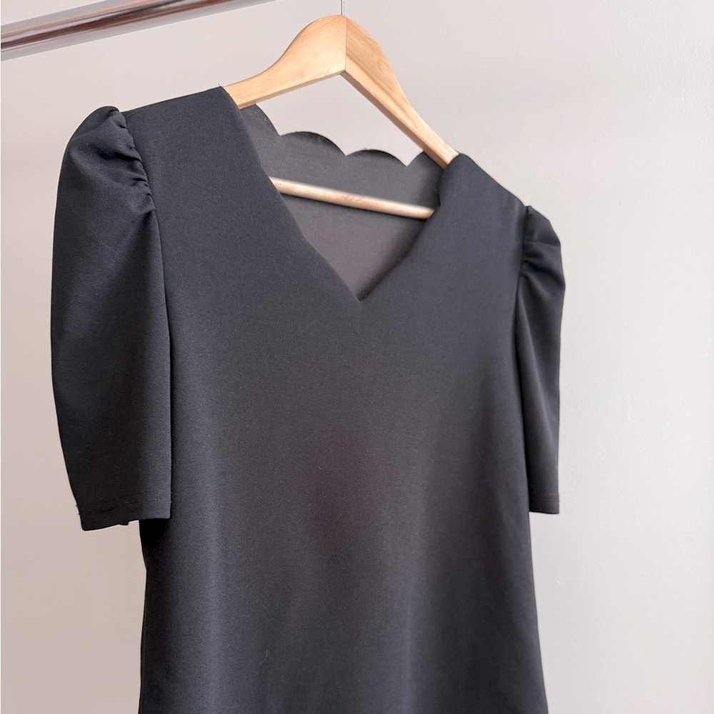 SHEIN Scalloped Hem Blouse